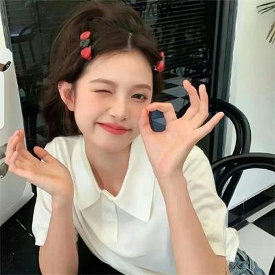 随盲柳入眠的女人